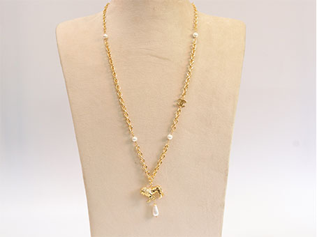 Lion and pearl drop link double C chain