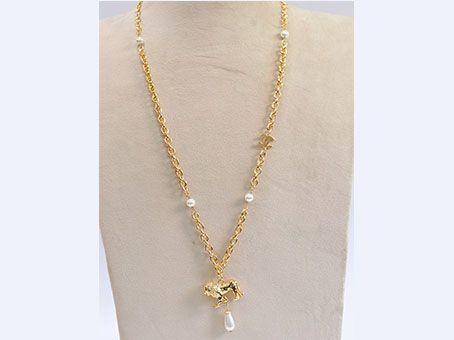 Lion and pearl drop link double C chain