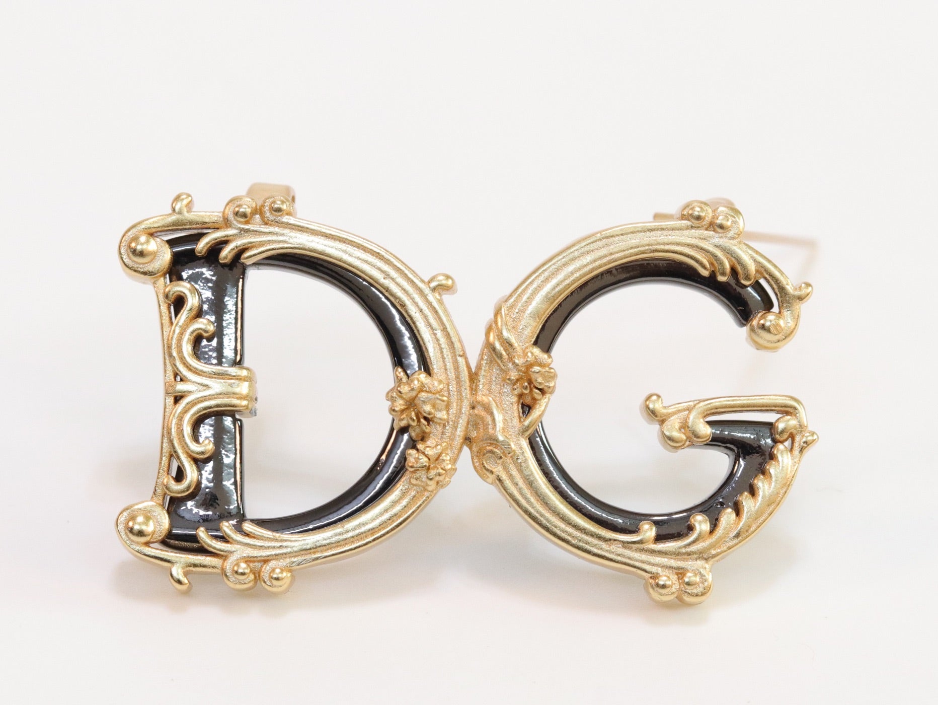 Alphabet D G gold plated brooch