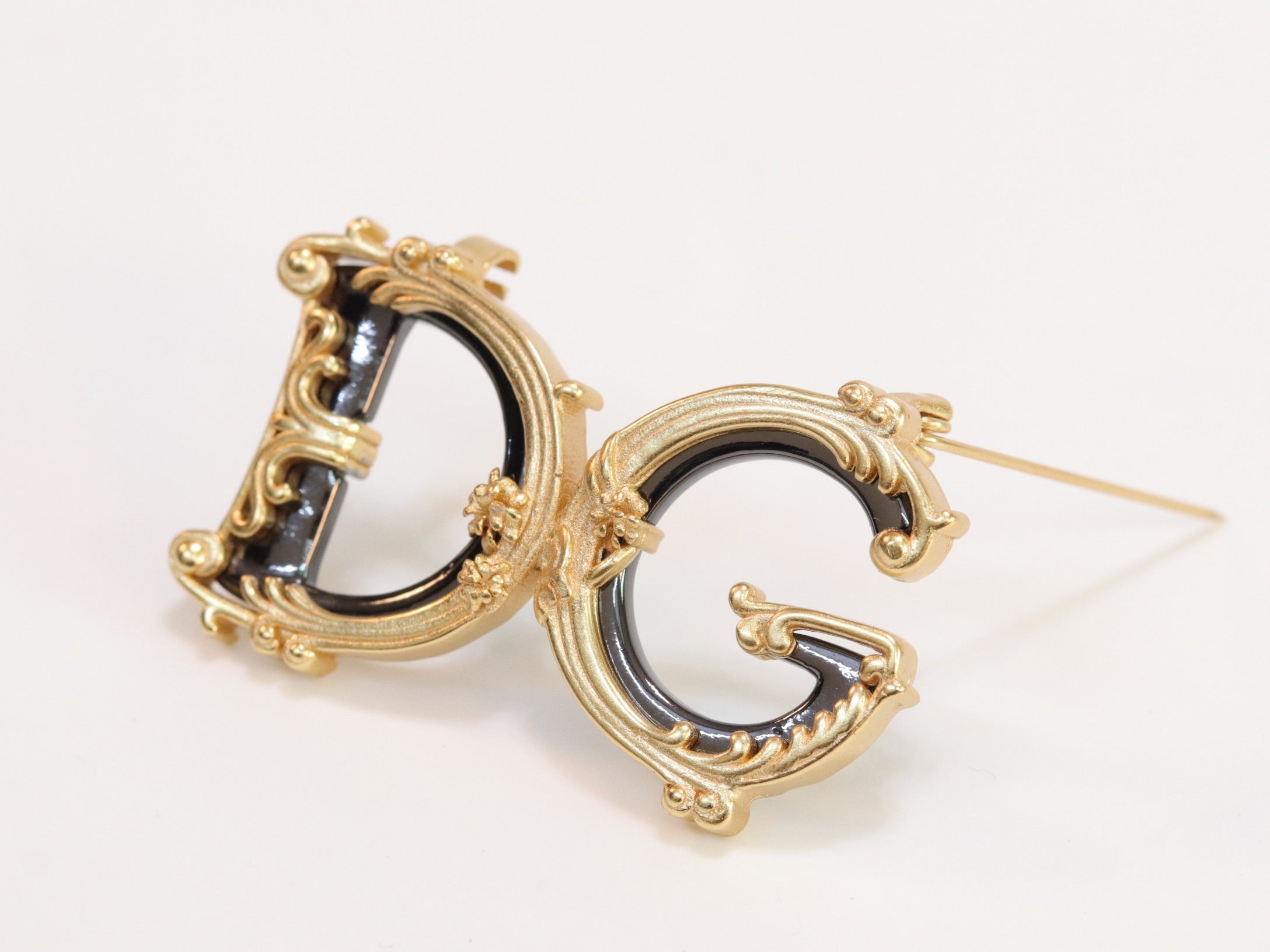 Alphabet D G gold plated brooch