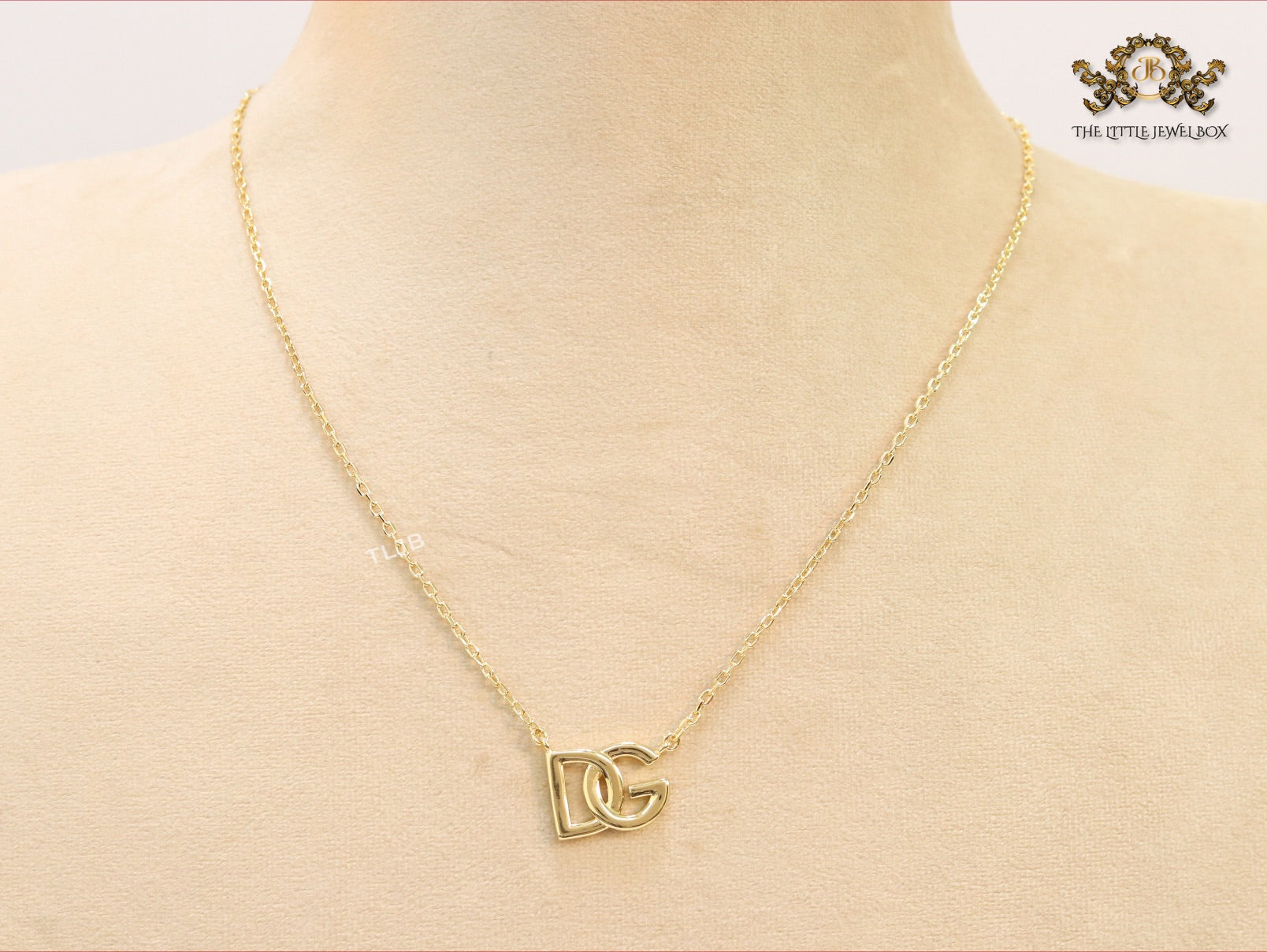 Alphabet D and G gold chain