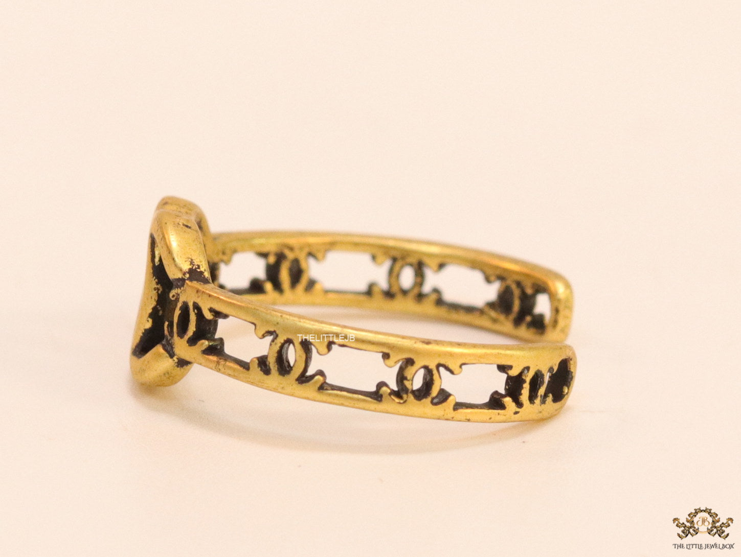 Stylish twin C motif open ring in gold plating