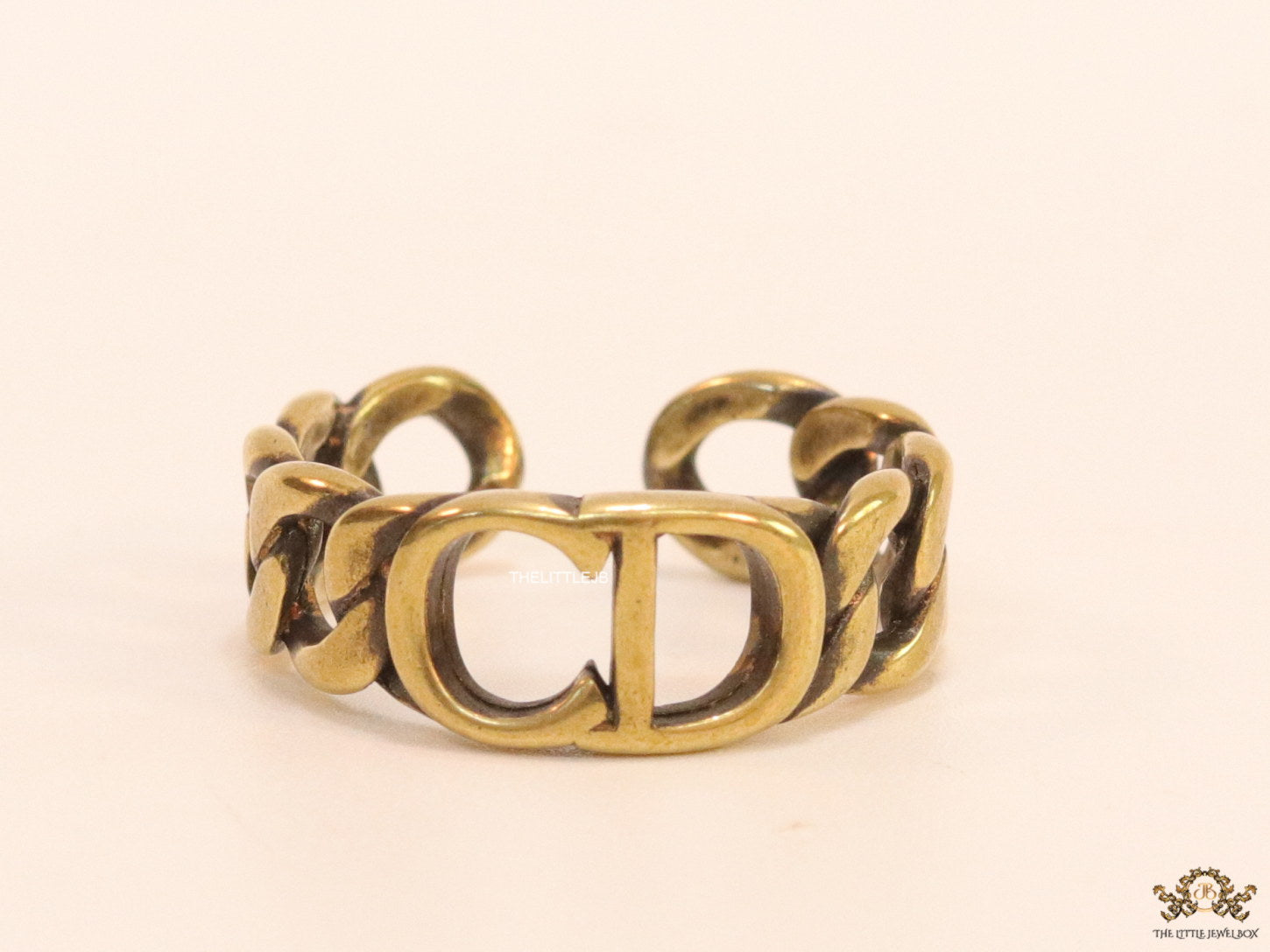 Gold plated link chain pattern open ring with alphabets