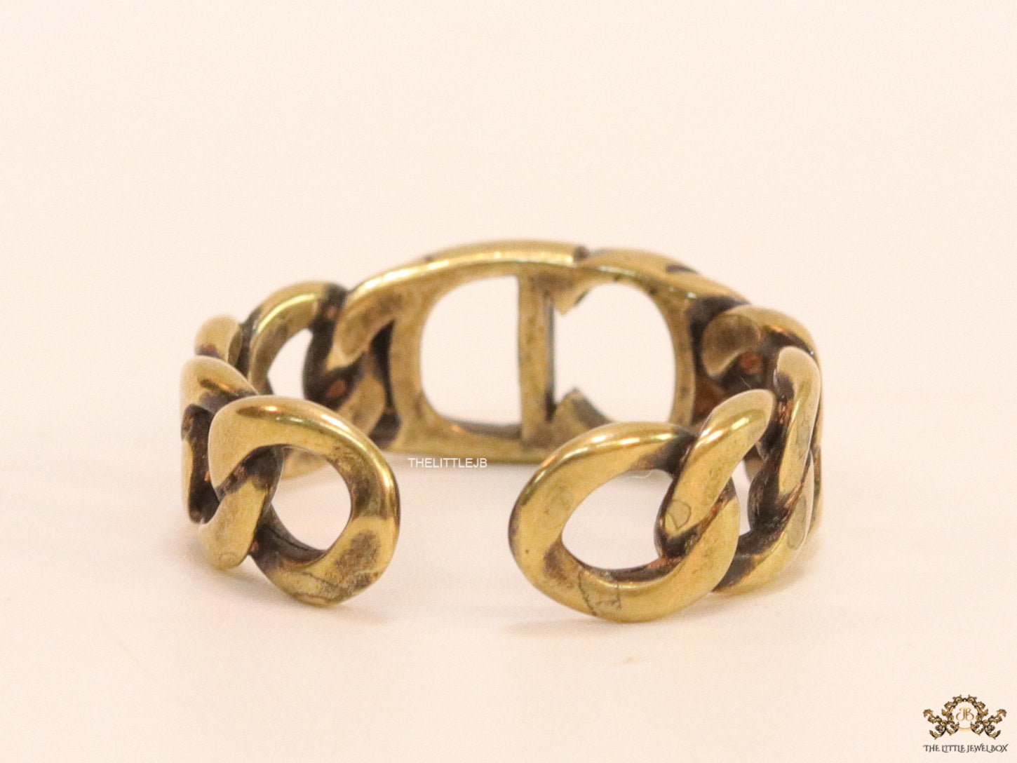Gold plated link chain pattern open ring with alphabets