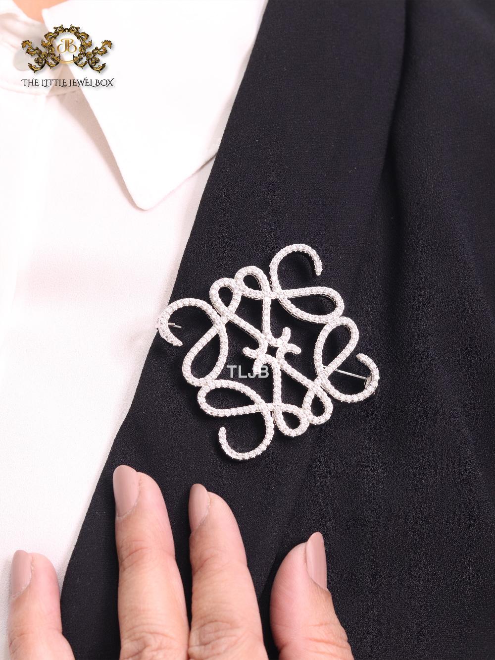 Alphabet L platinum big brooch