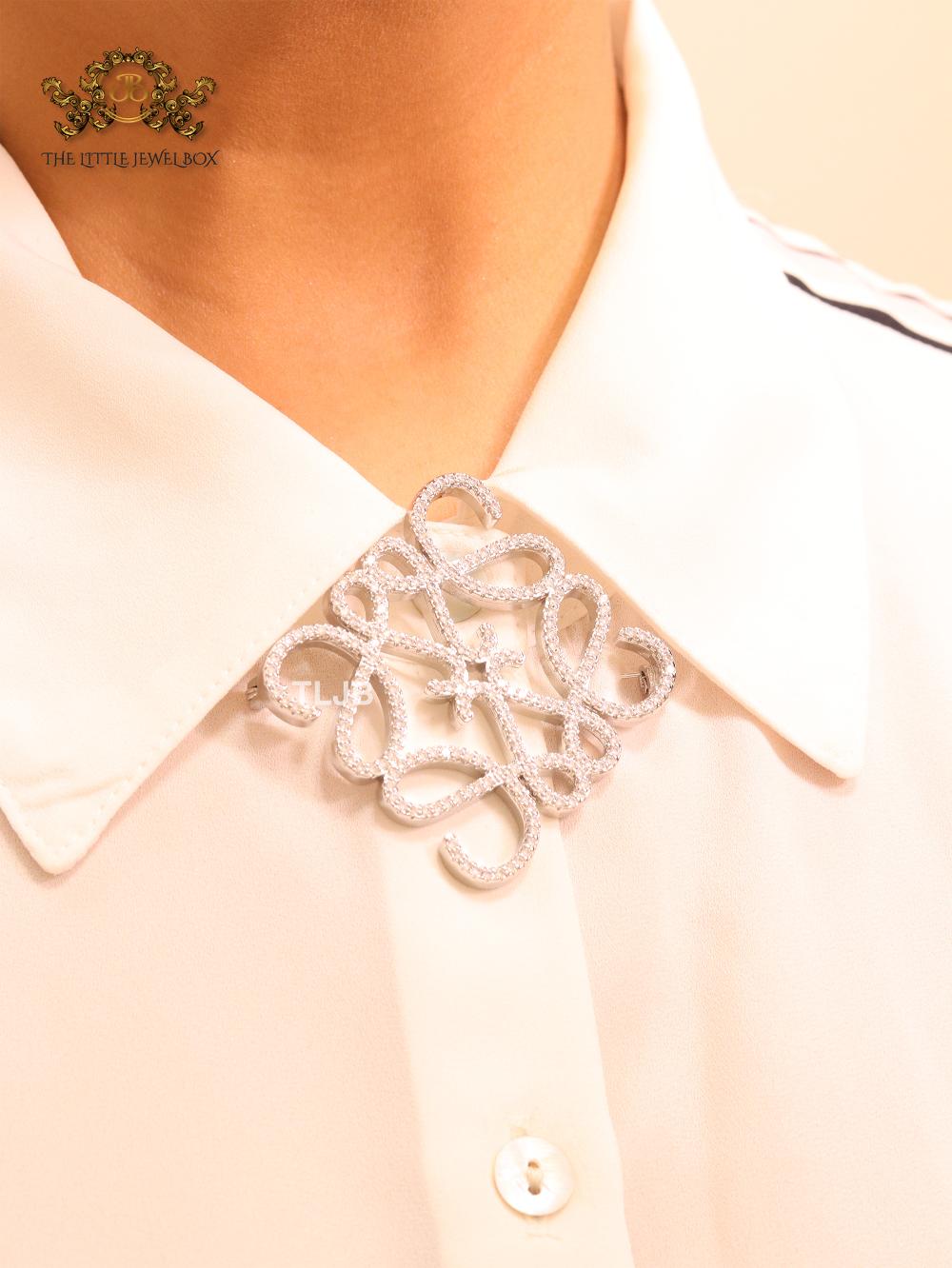 Alphabet L platinum big brooch