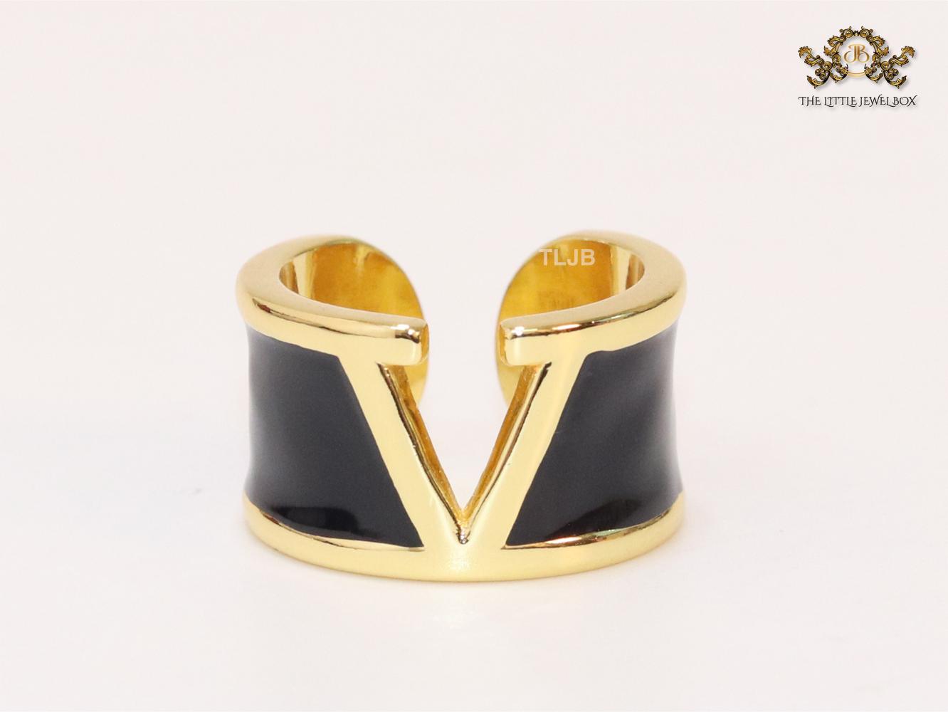 Open V and blak enamel bold ring