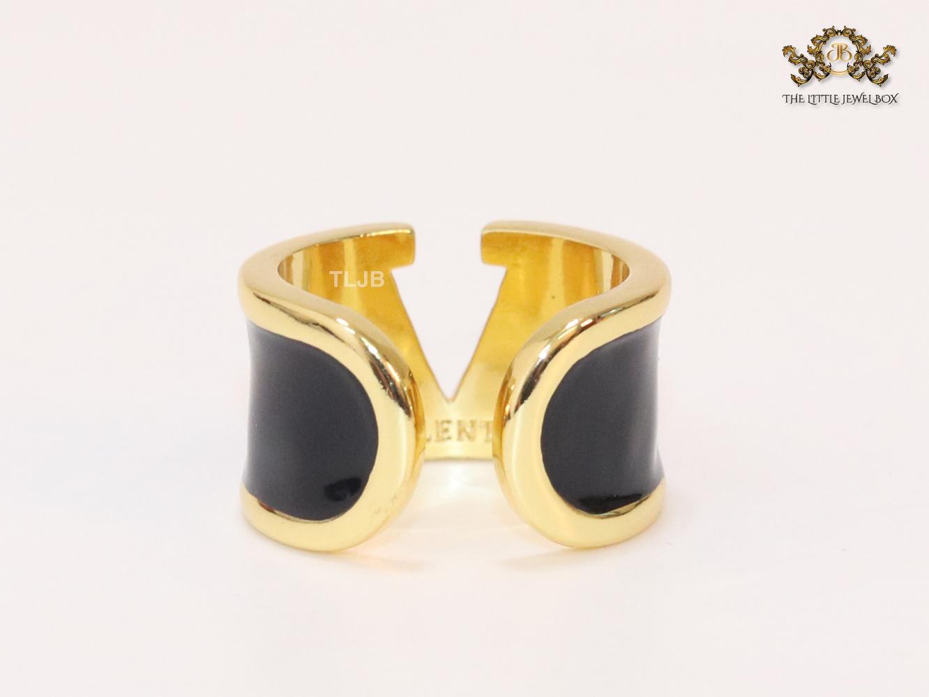 Open V and blak enamel bold ring