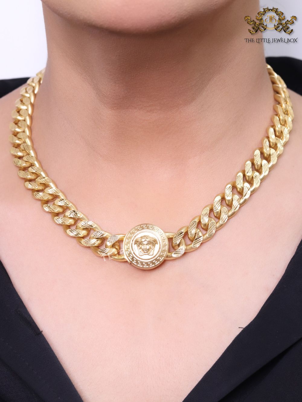 Round medusa gold link chain