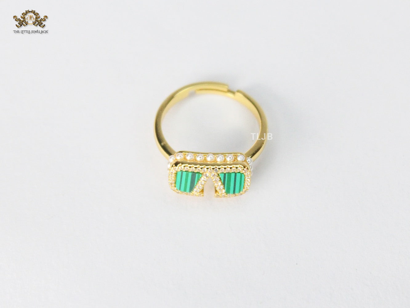 Alphabet V green malachite ring