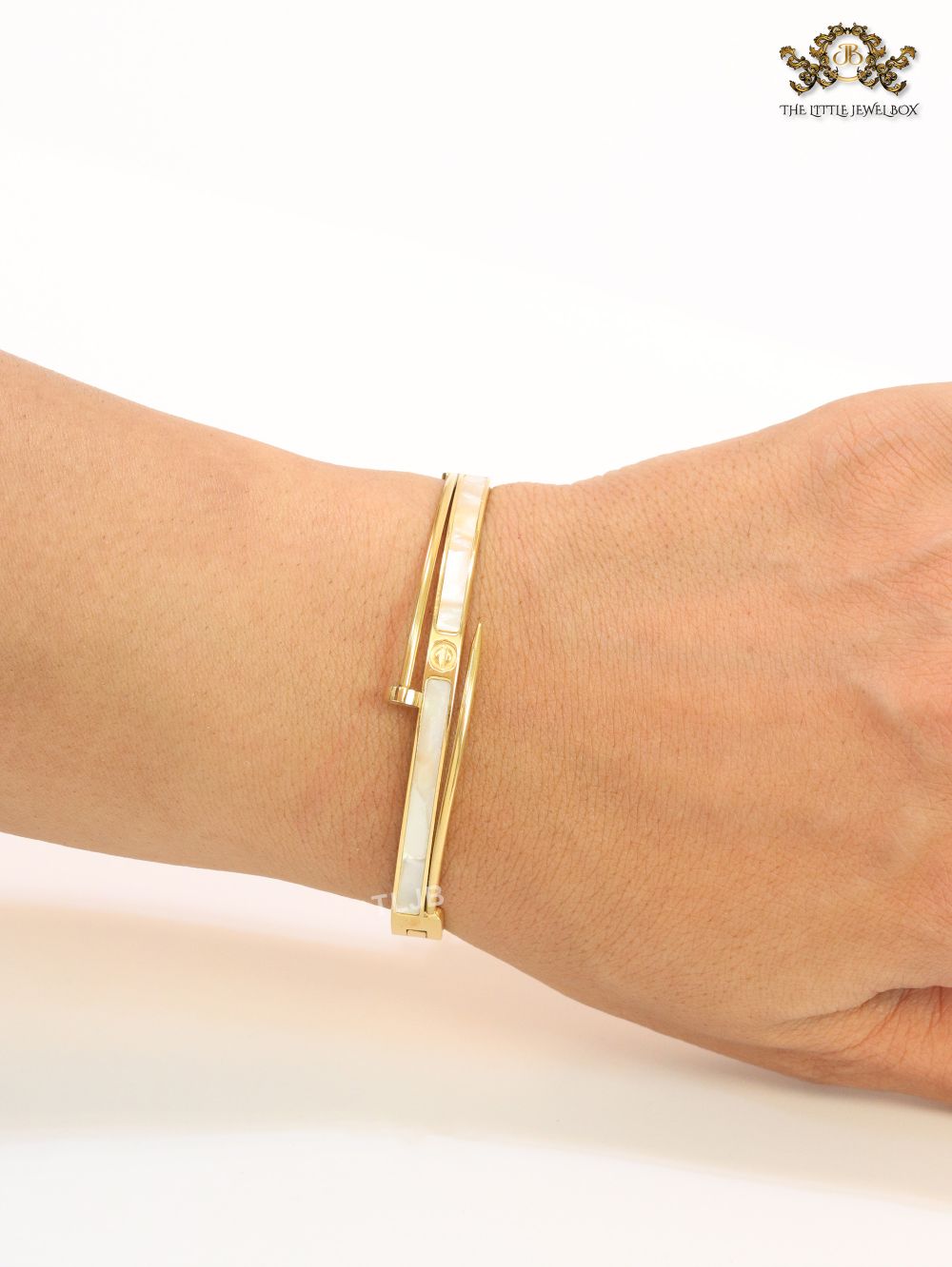 White & gold sleek screw bracelet