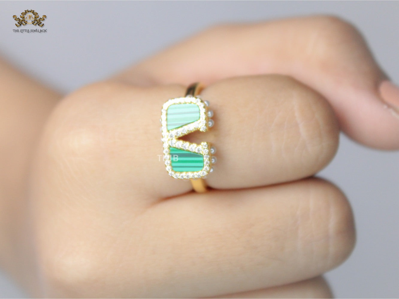Alphabet V green malachite ring