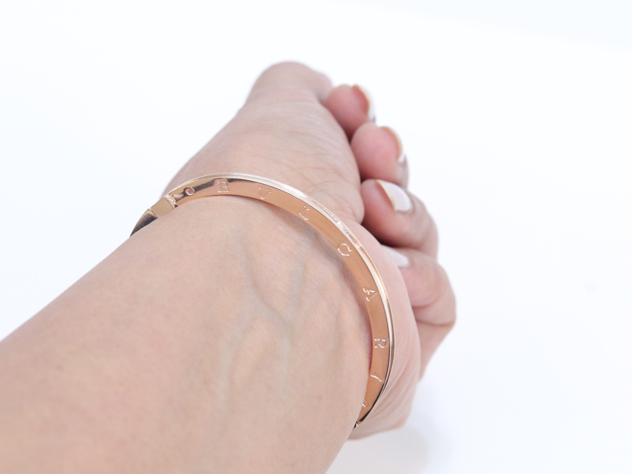 Alphabet B Sleek bracelet in rose gold finish