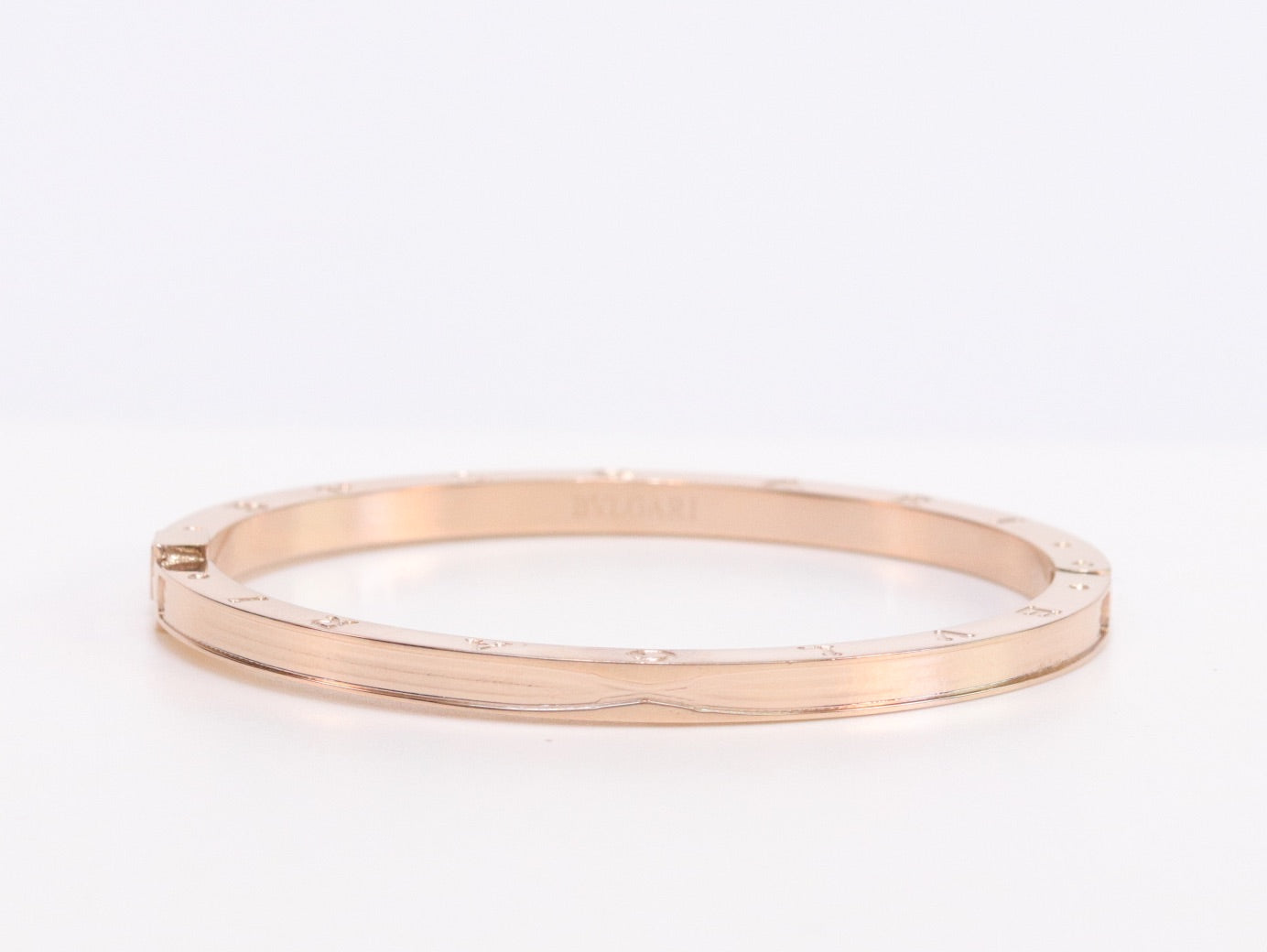 Alphabet B Sleek bracelet in rose gold finish