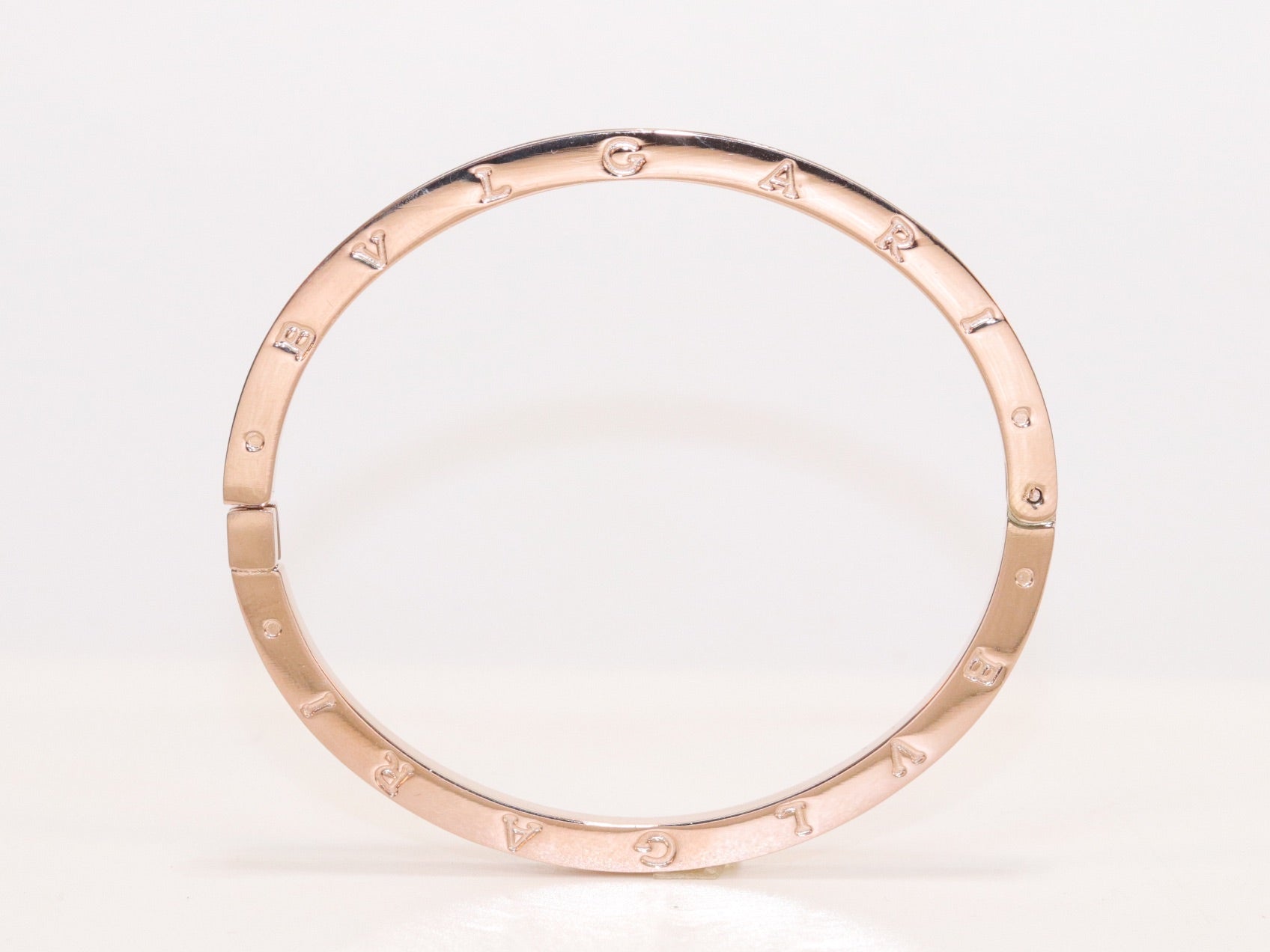 Alphabet B Sleek bracelet in rose gold finish