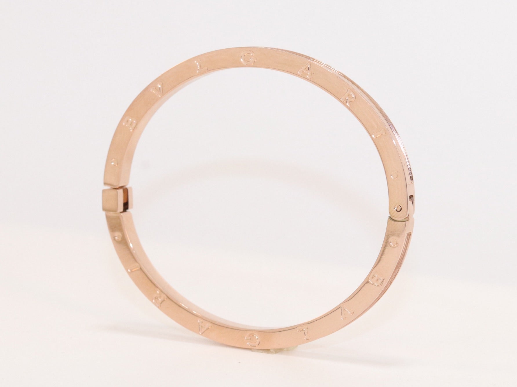 Alphabet B Sleek bracelet in rose gold finish