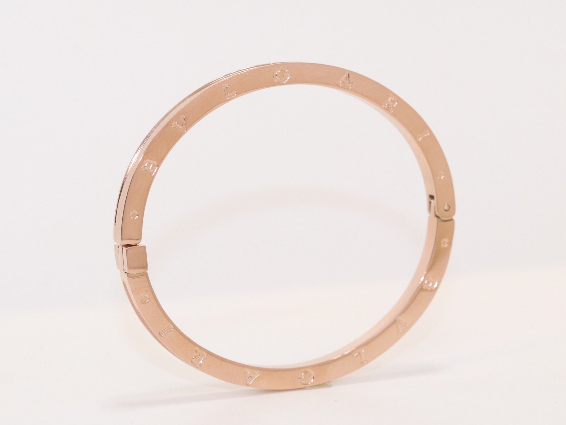 Alphabet B Sleek bracelet in rose gold finish