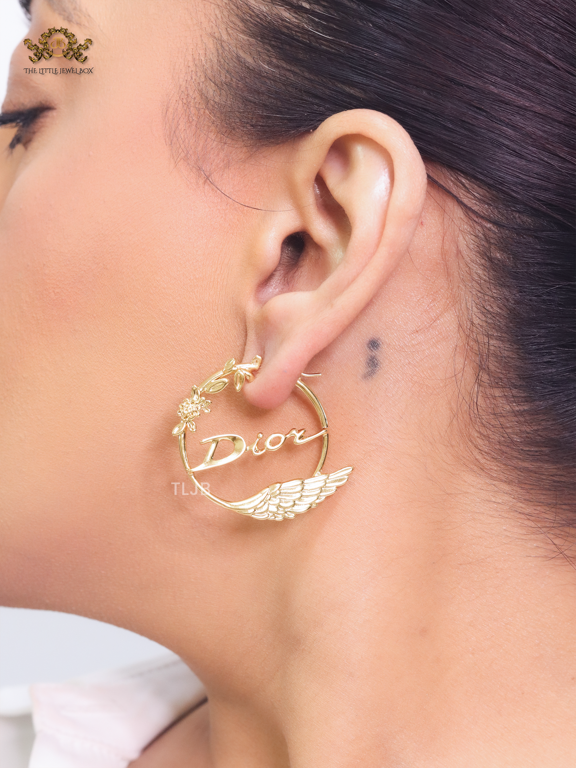 Alphabet CD gold detailed hoops