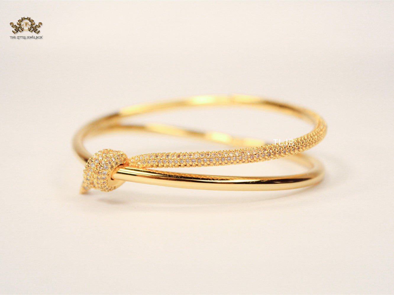 Alphabet T& Co knot bracelet in gold