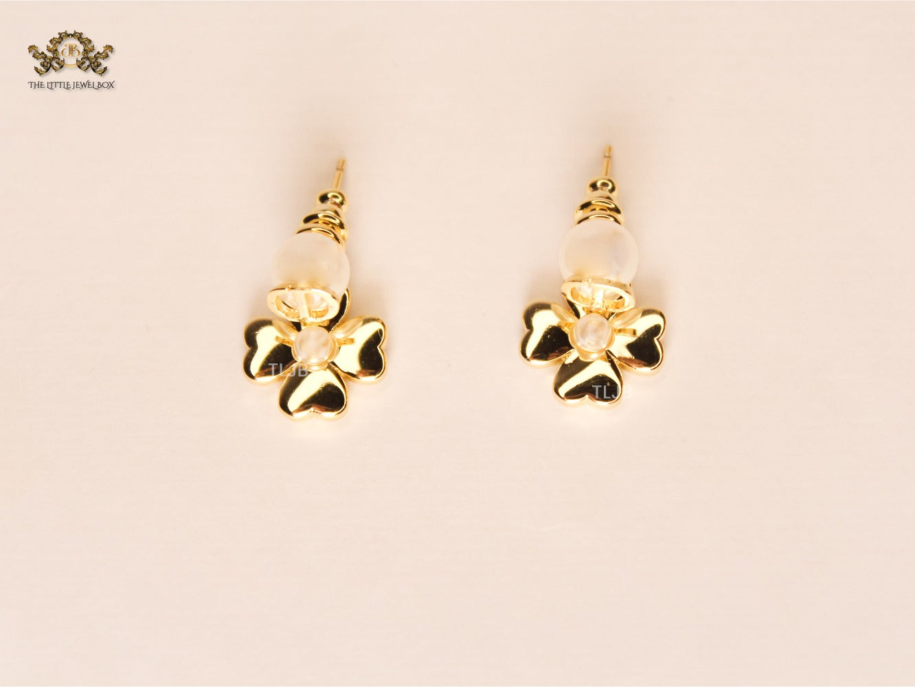 Alphabet CD clover charm gold earrings with pearl