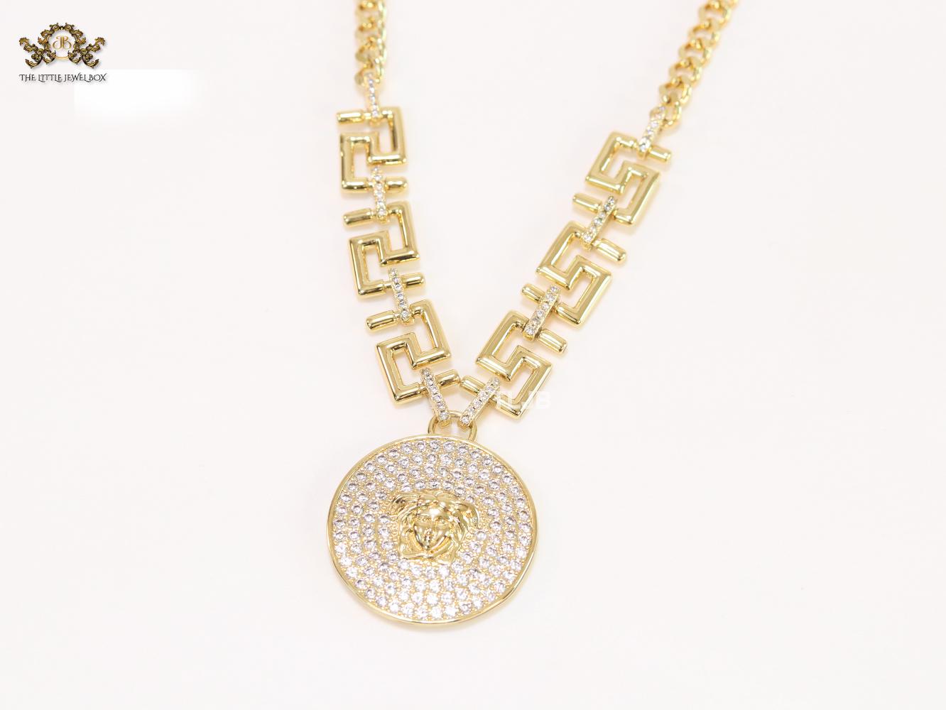 Medusa round pendant with gold link chain