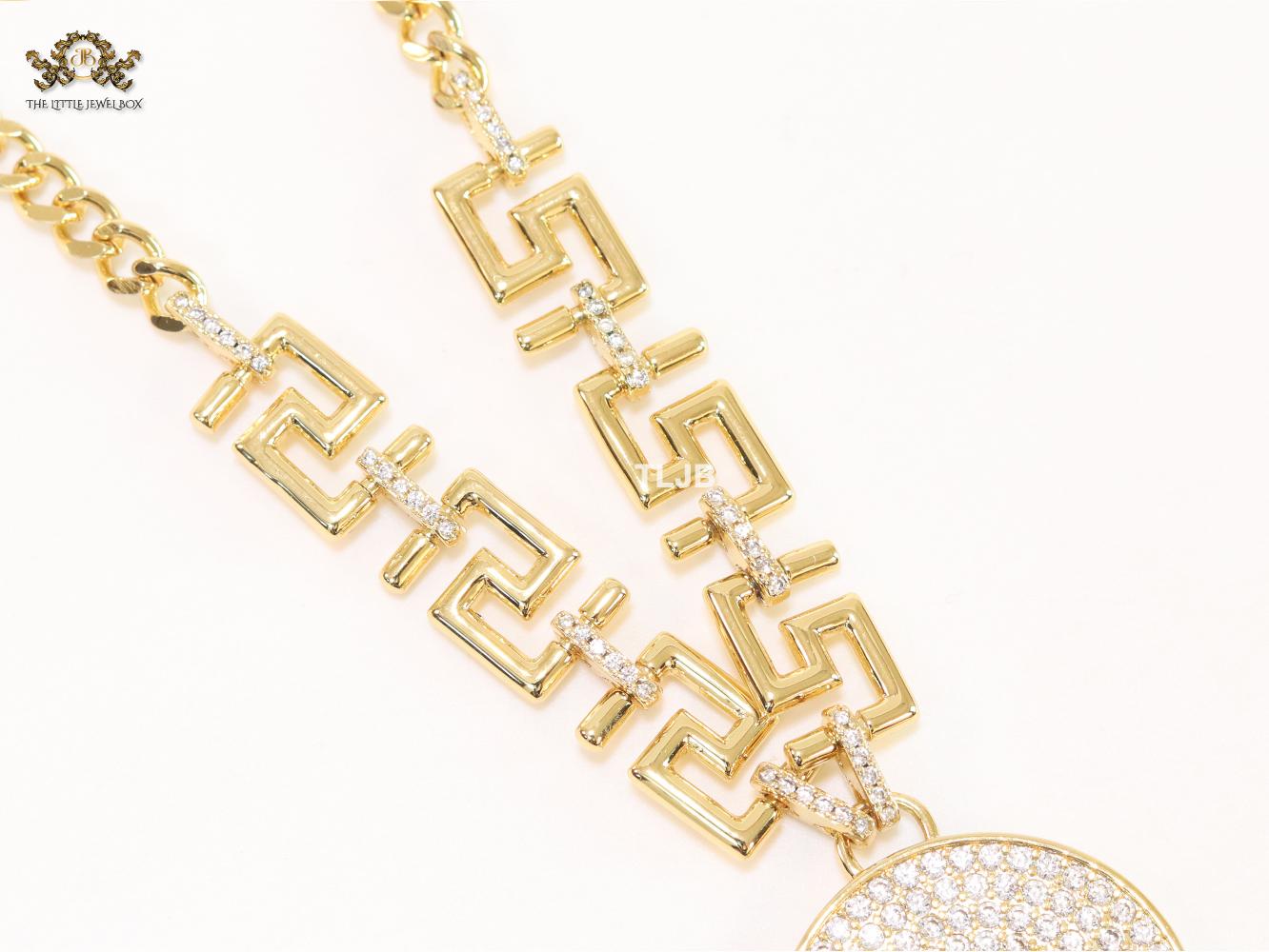 Medusa round pendant with gold link chain