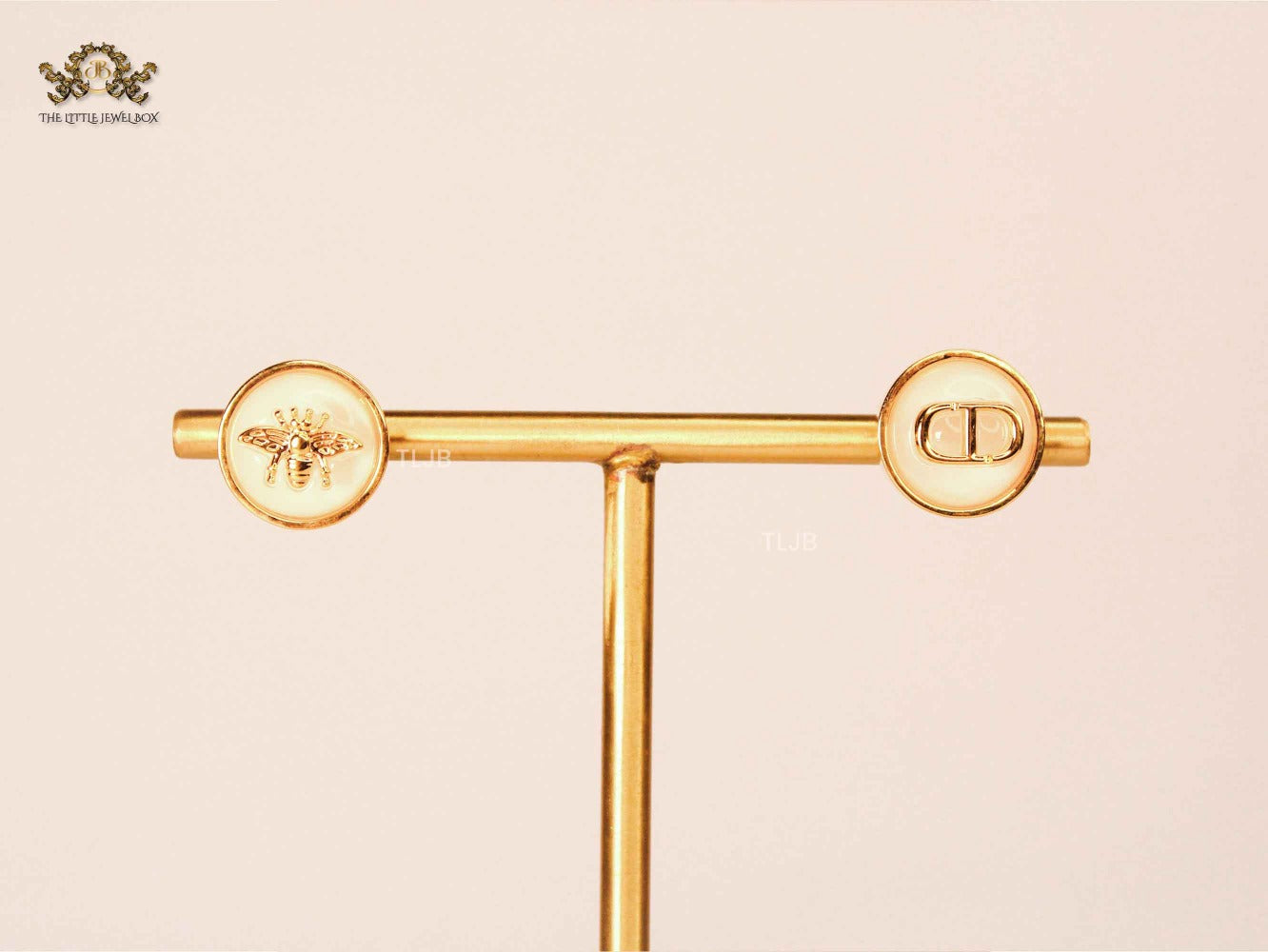 Alphabet CD combo bee earrings white