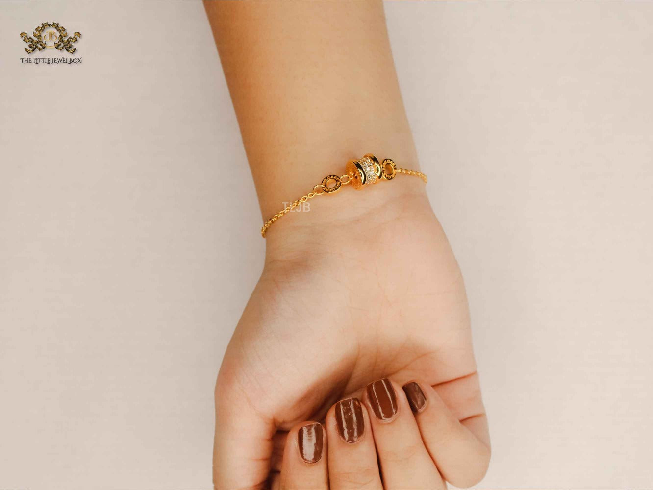 alphabet bvl golden sleek Axis Bracelet