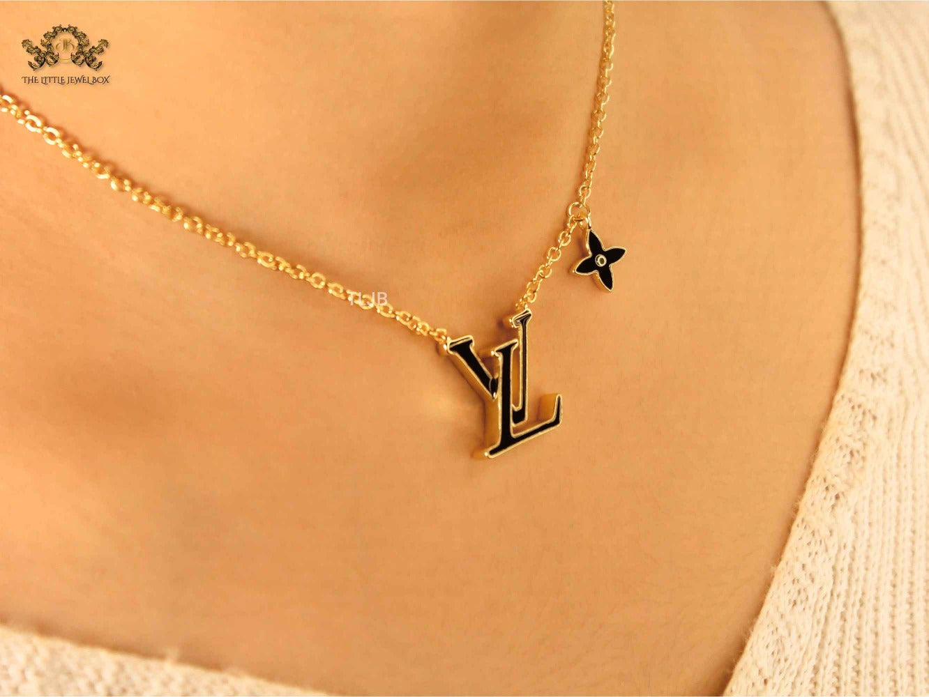 alphabet LV single flower necklace black