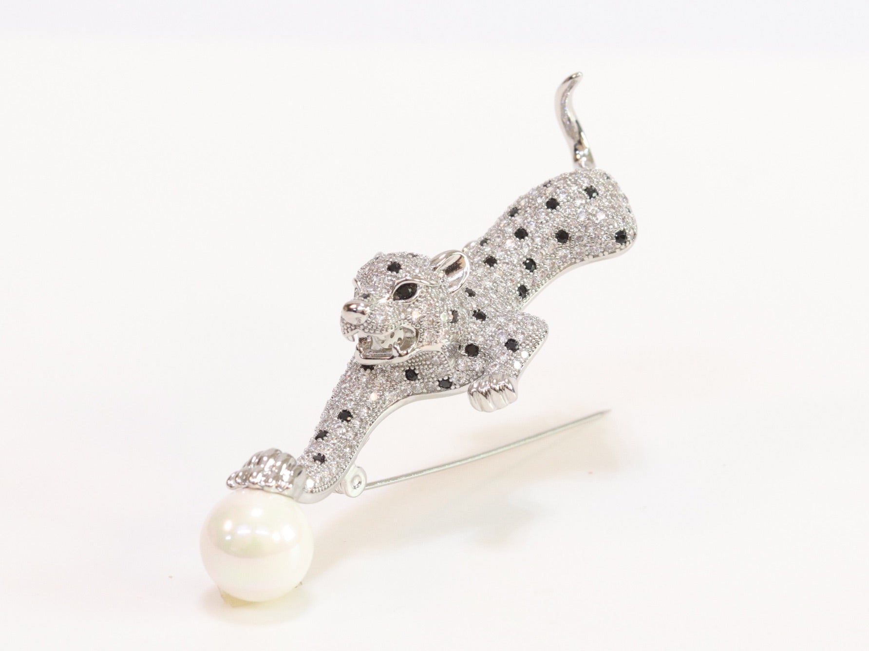 Platinum panther with white pearl and cz brooch