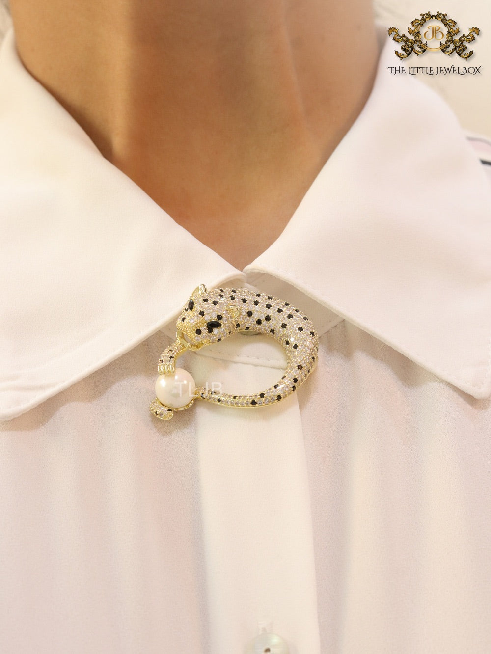 Cz round panther gold brooch