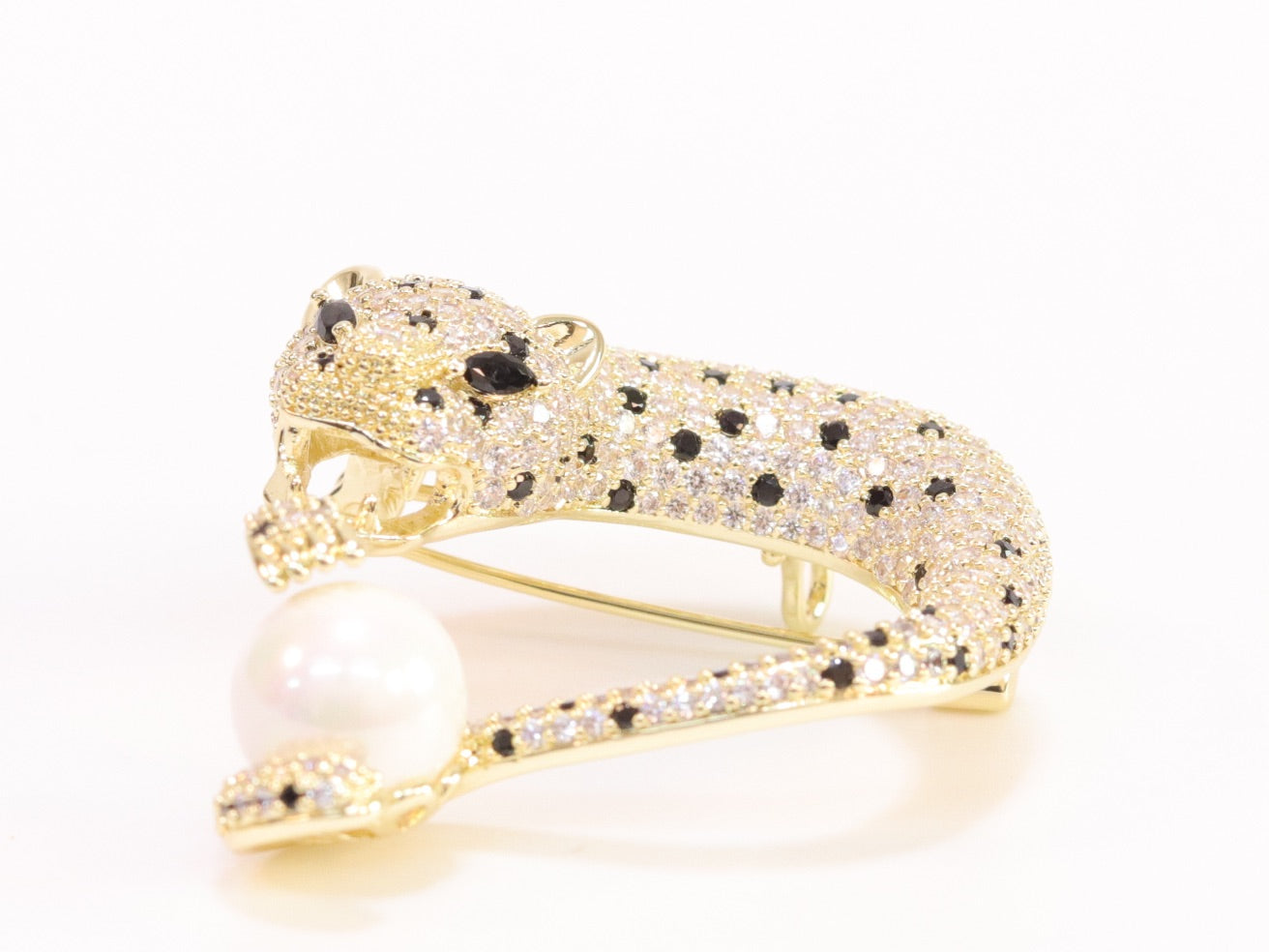 Cz round panther gold brooch