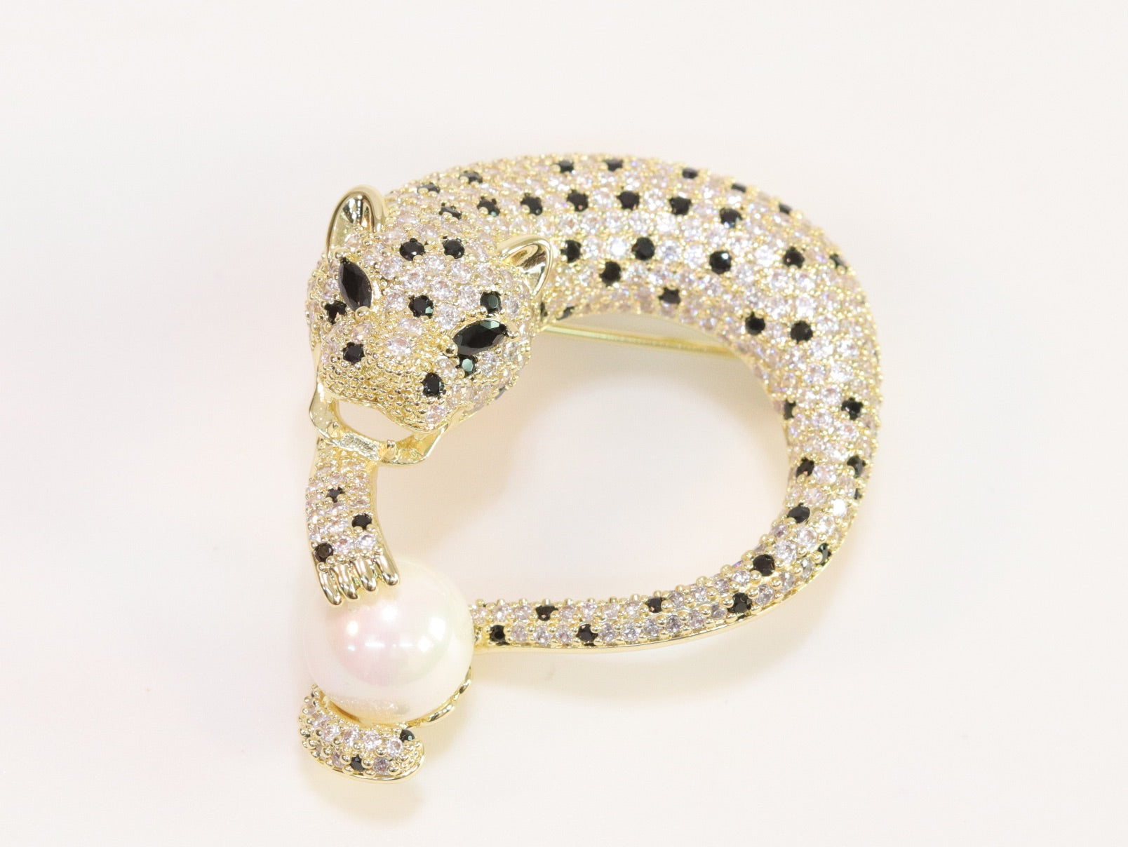 Cz round panther gold brooch