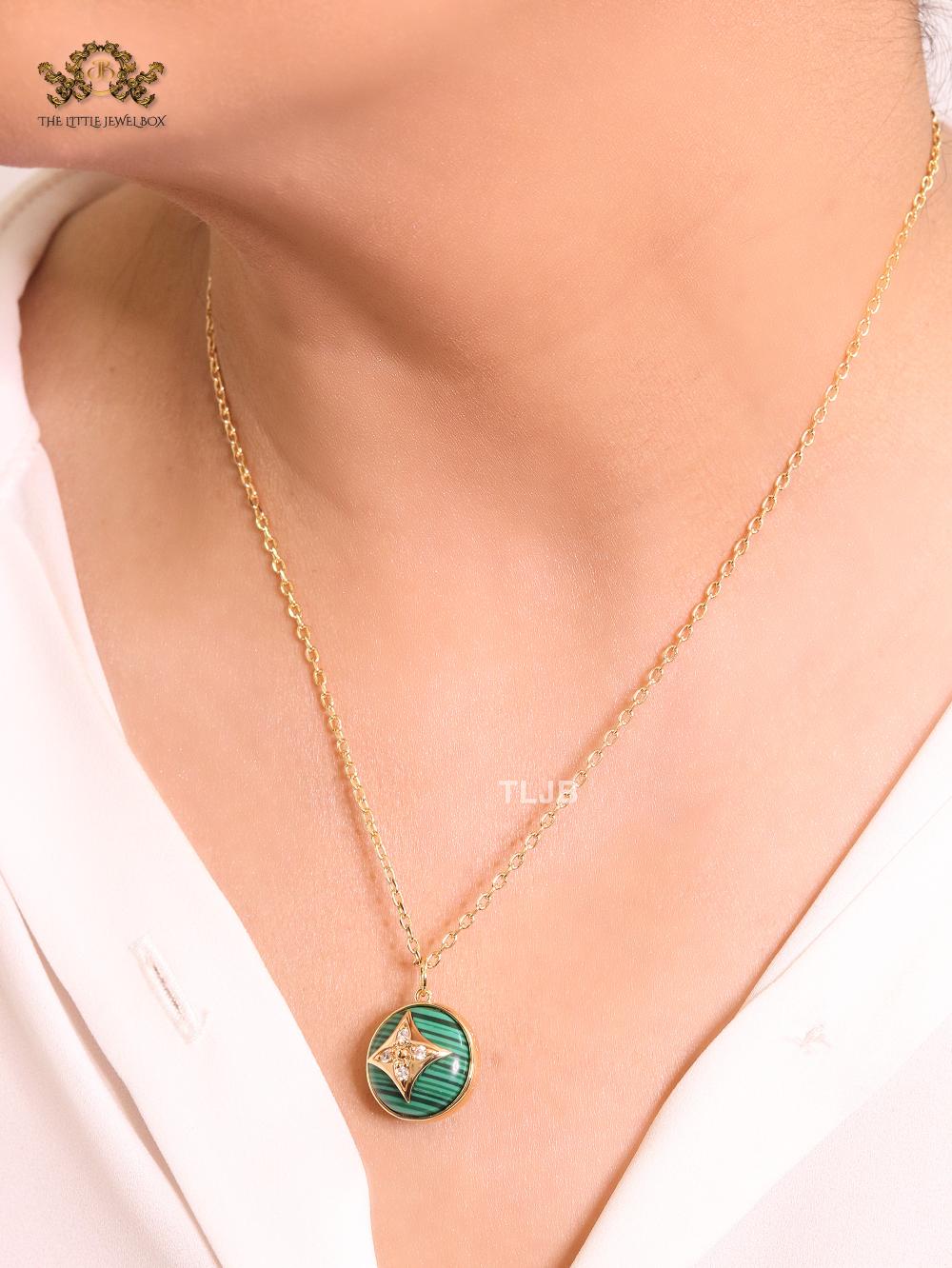 Green clover with enamel chain