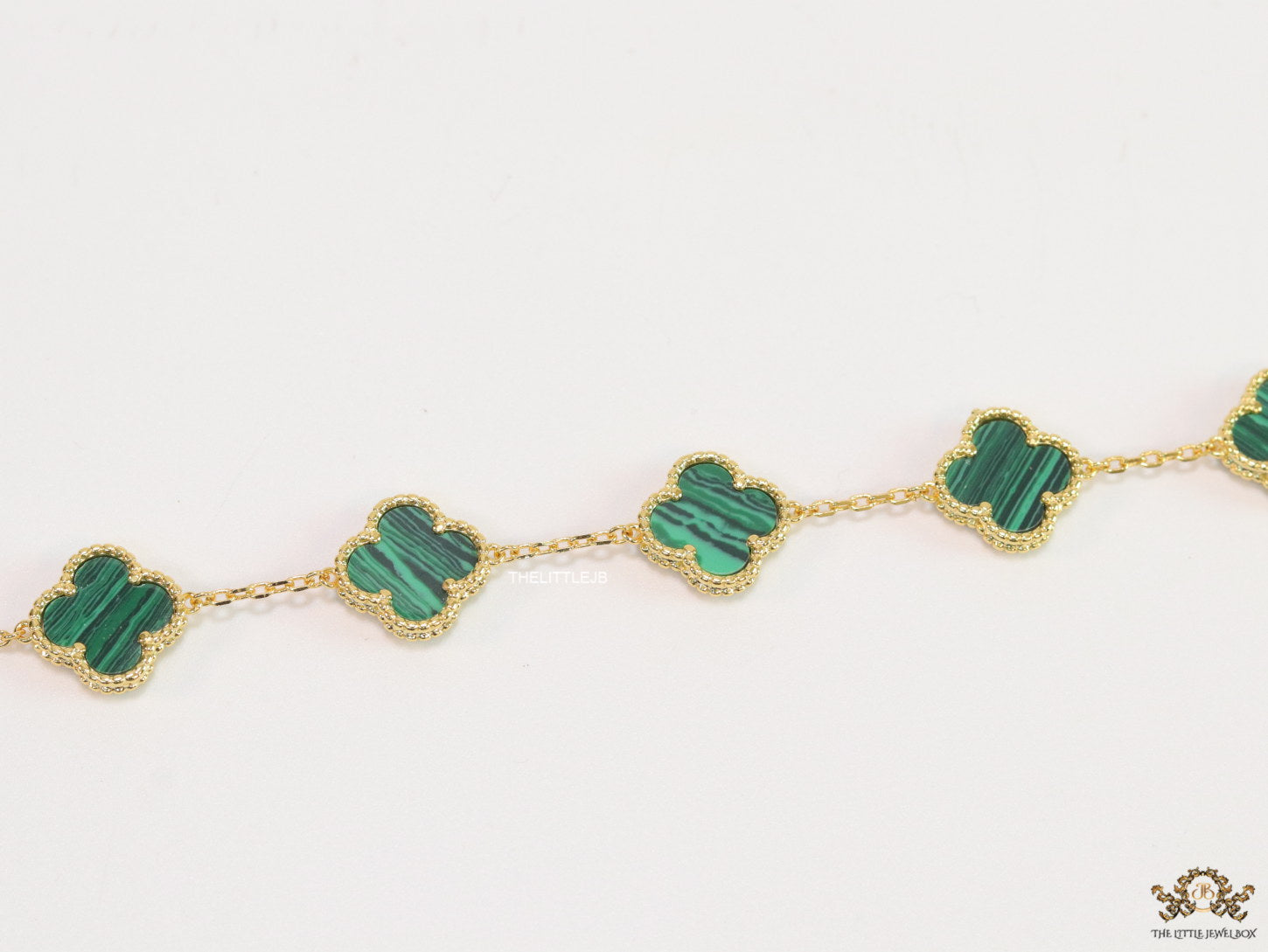 Gold plated chain bracelet with clovers in malachite green