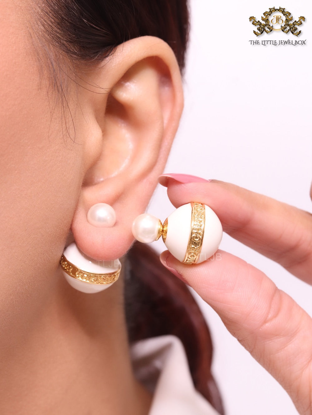 White pearls gold motif studs