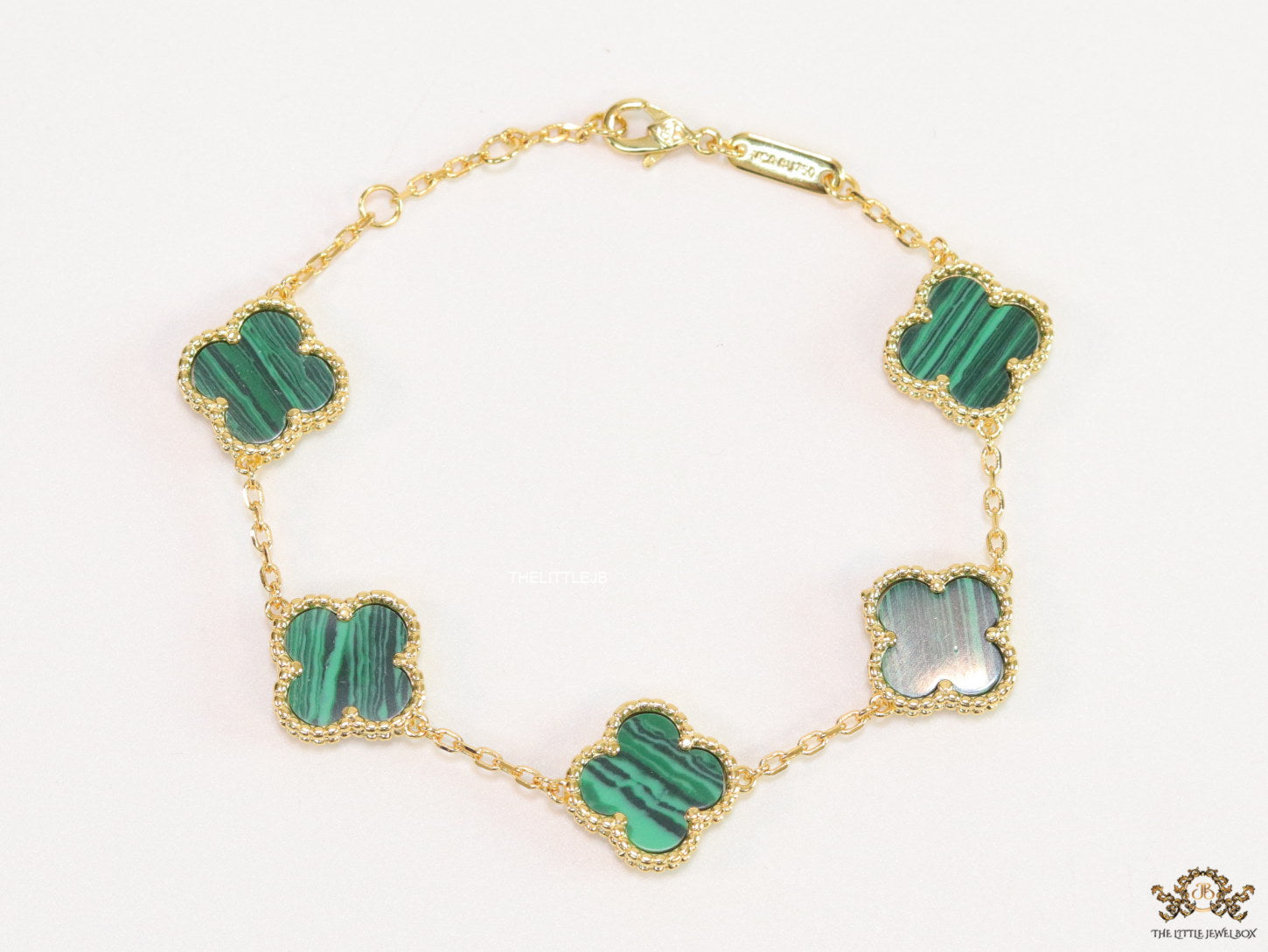 Gold plated chain bracelet with clovers in malachite green