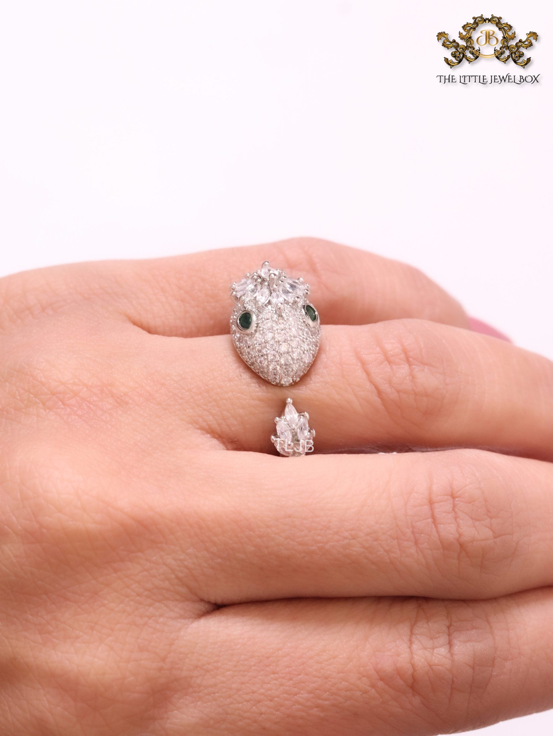 Silver plated Snake head cz open ring with Emerald detailing