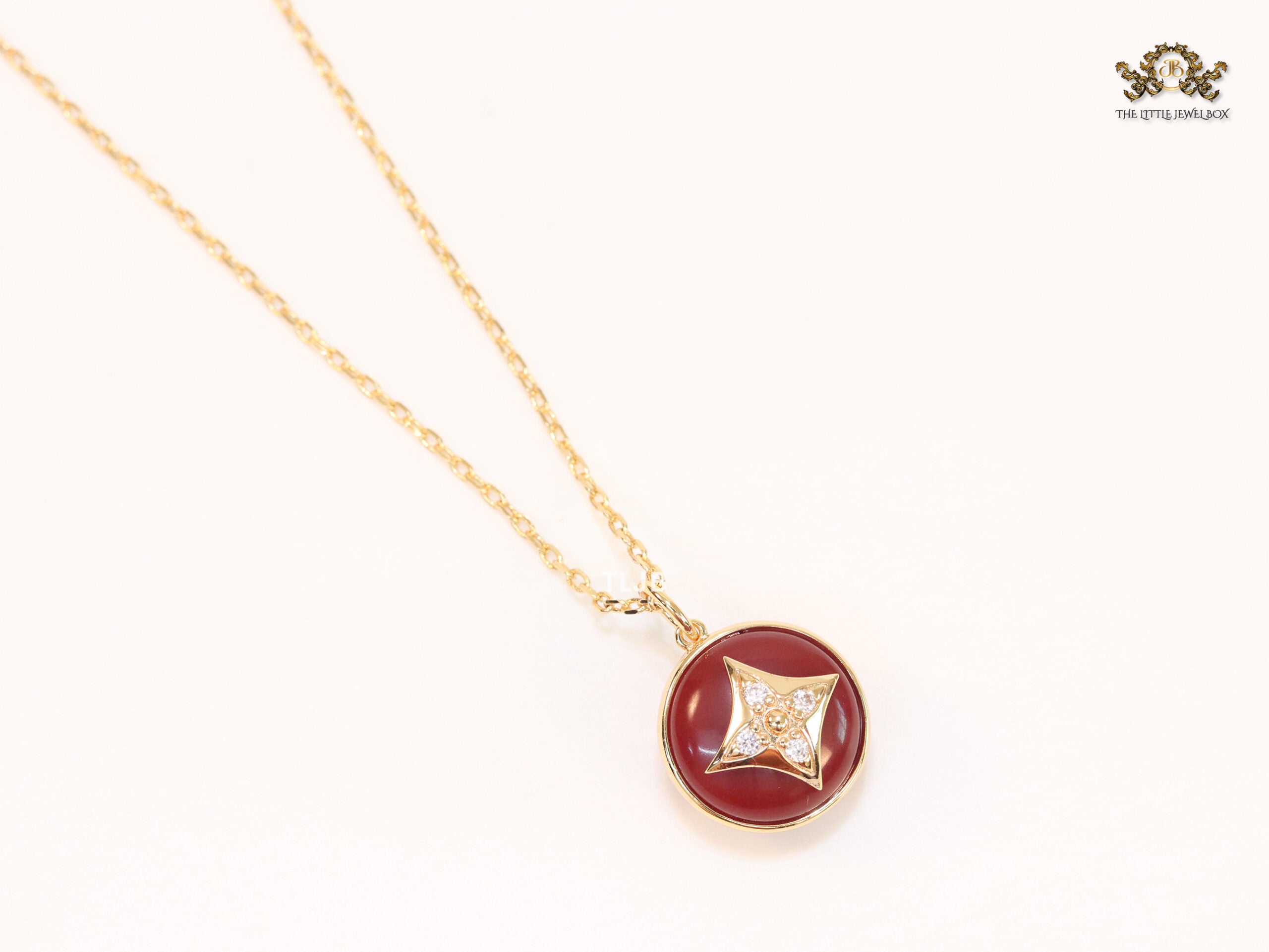 Red clover with enamel chain