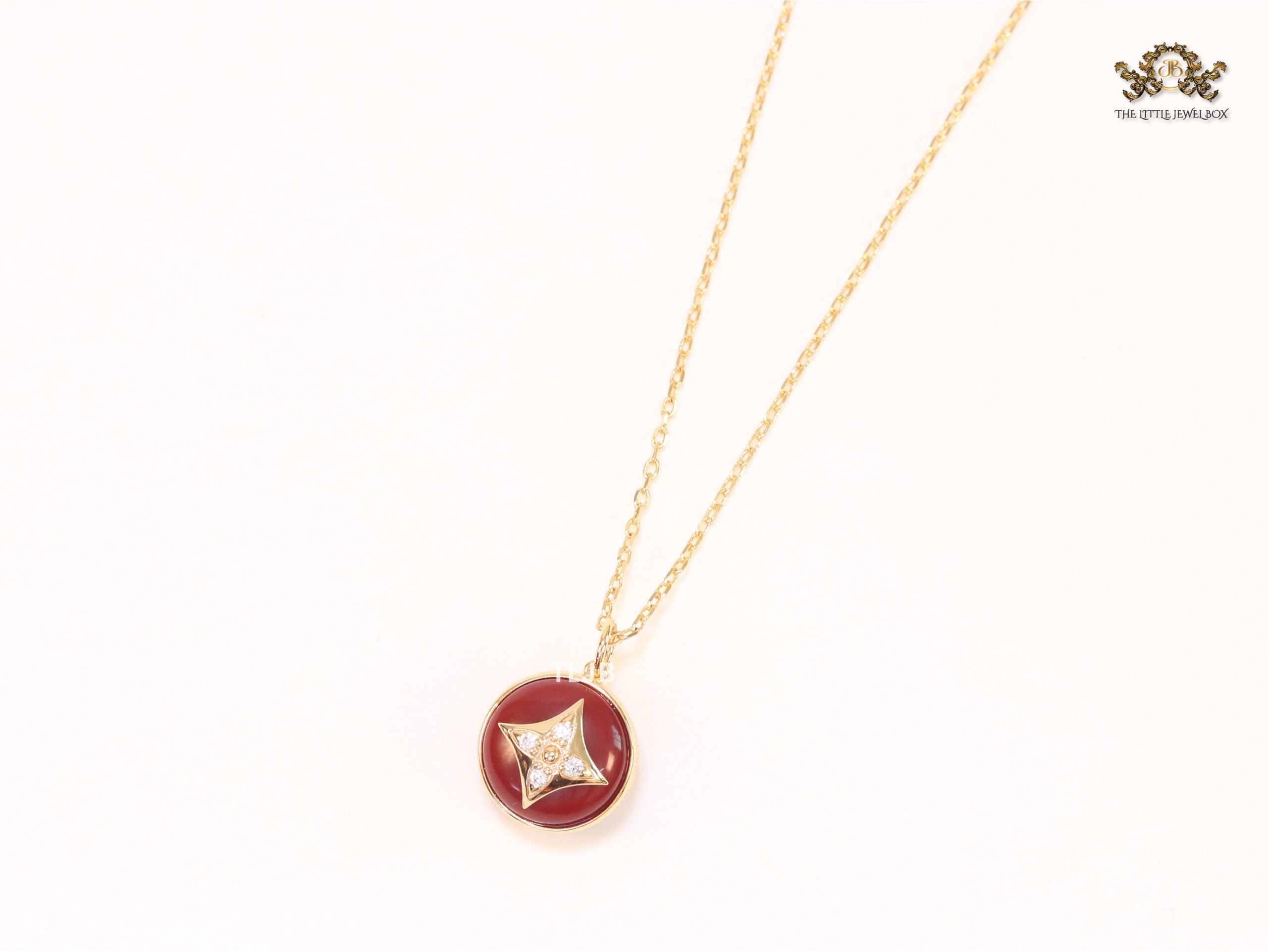 Red clover with enamel chain
