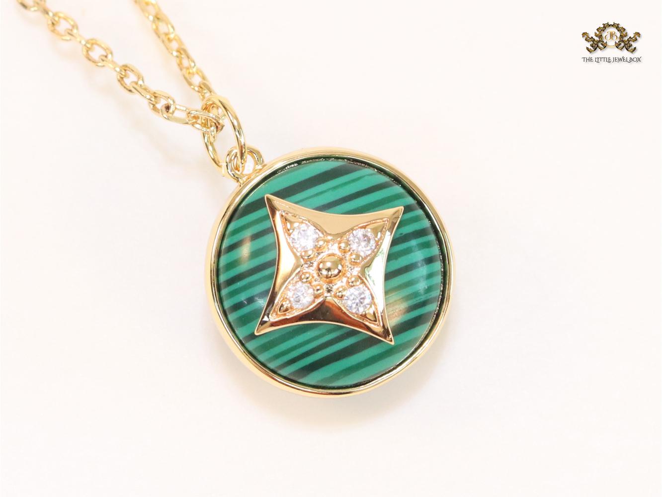 Green clover with enamel chain