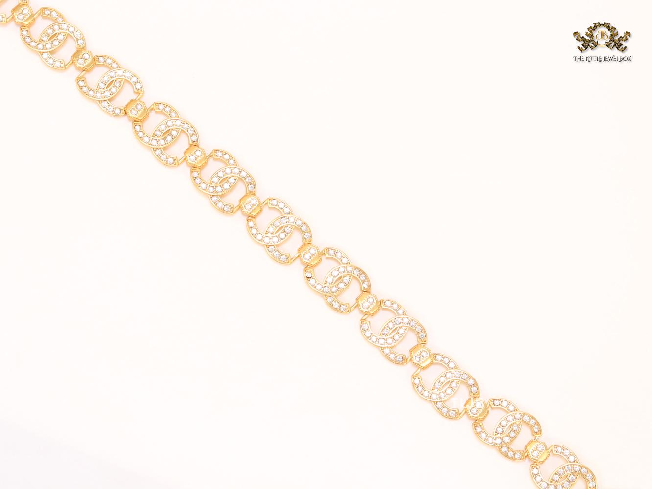 Alphabet V CZ and gold link chain