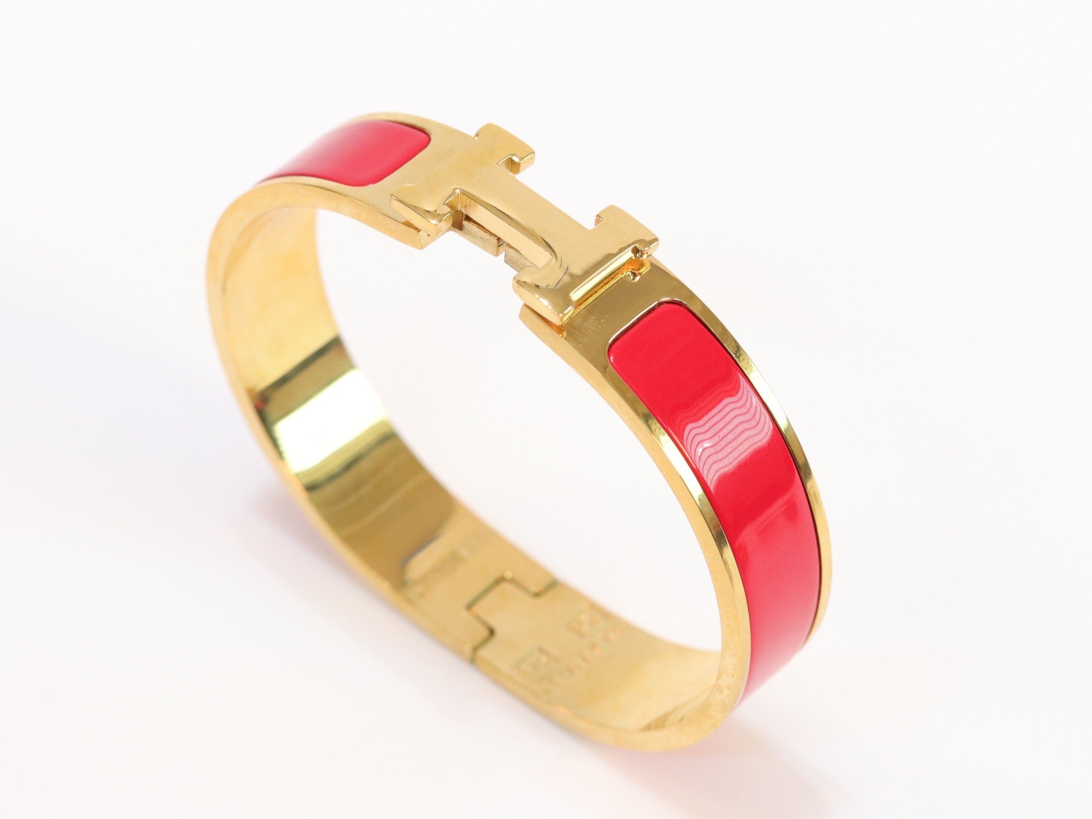 Alphabet H red 12 mm bracelet in gold