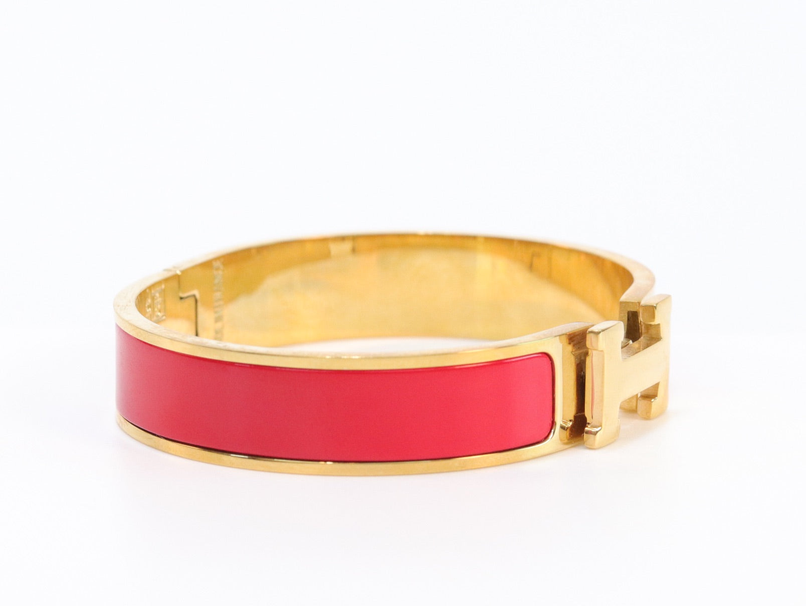 Alphabet H red 12 mm bracelet in gold