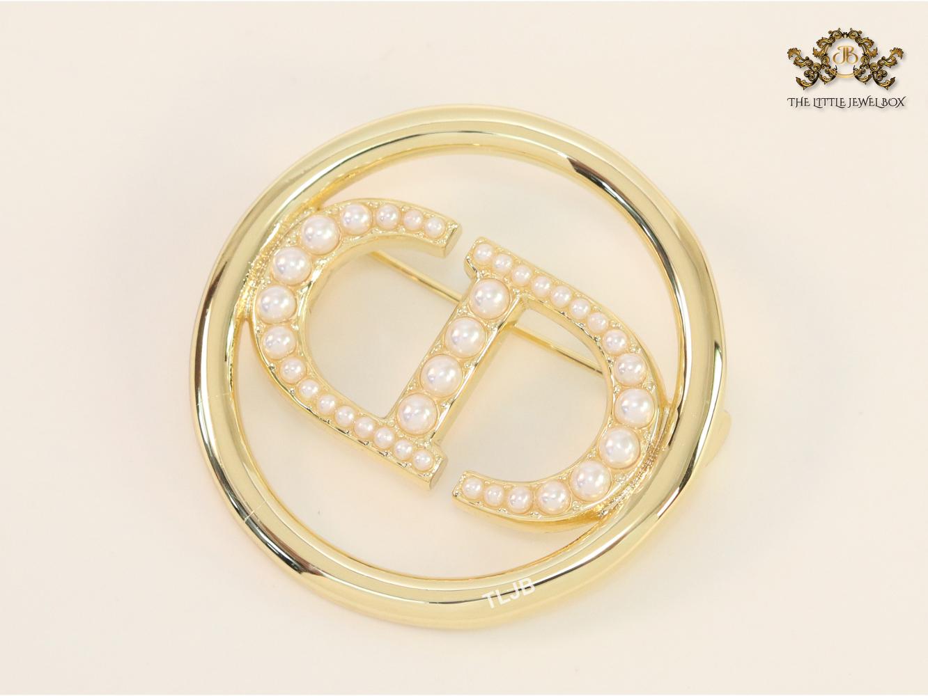 Alphabet CD gold & pearl round brooch