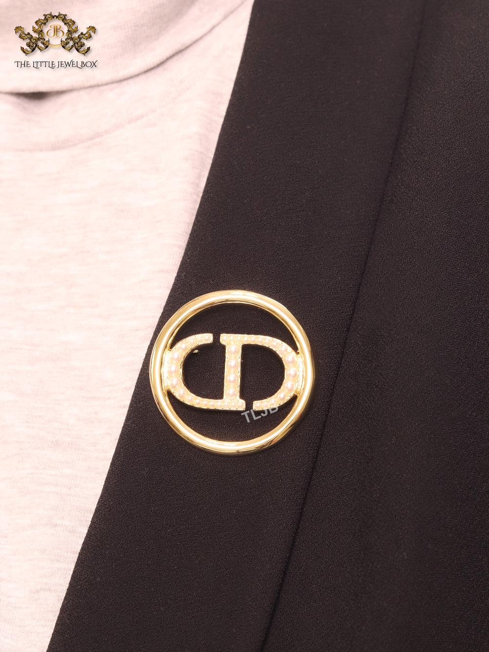 Alphabet CD gold & pearl round brooch