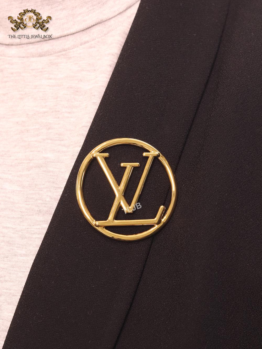 Alphabet L gold round brooch