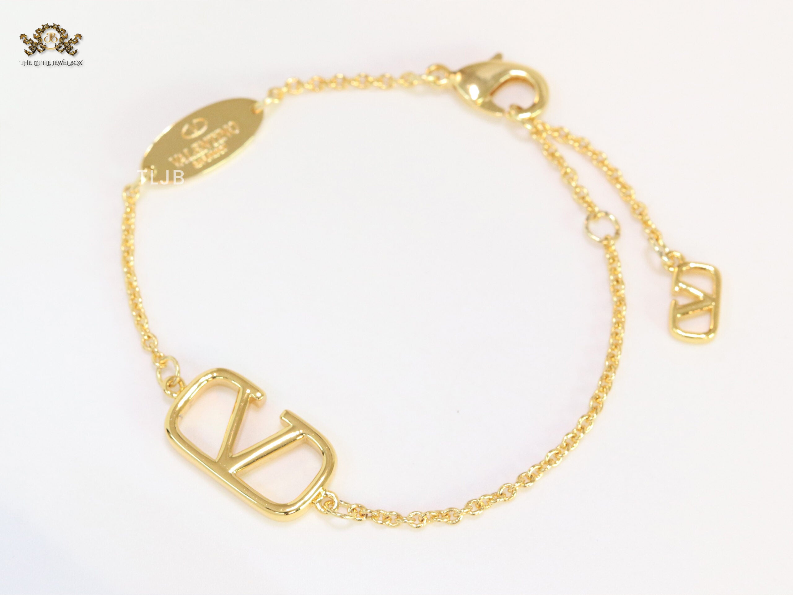 Open V sleek chain bracelet