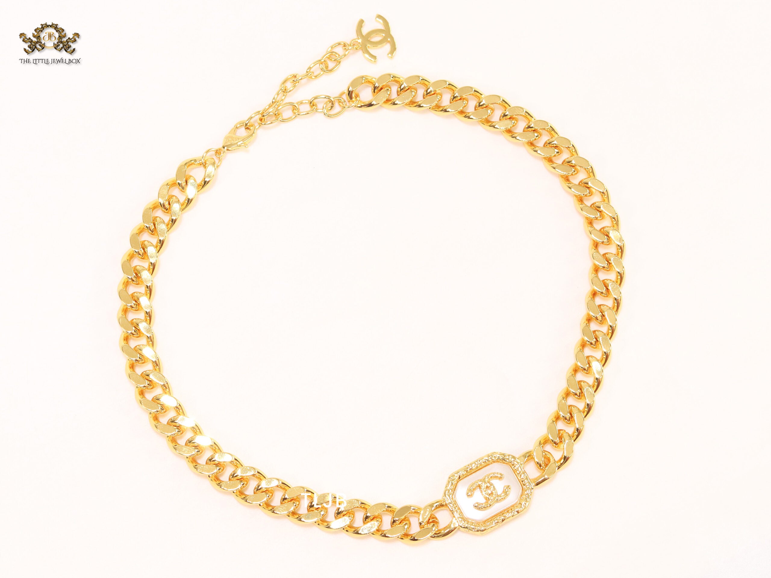 Double C chunky link chain necklace