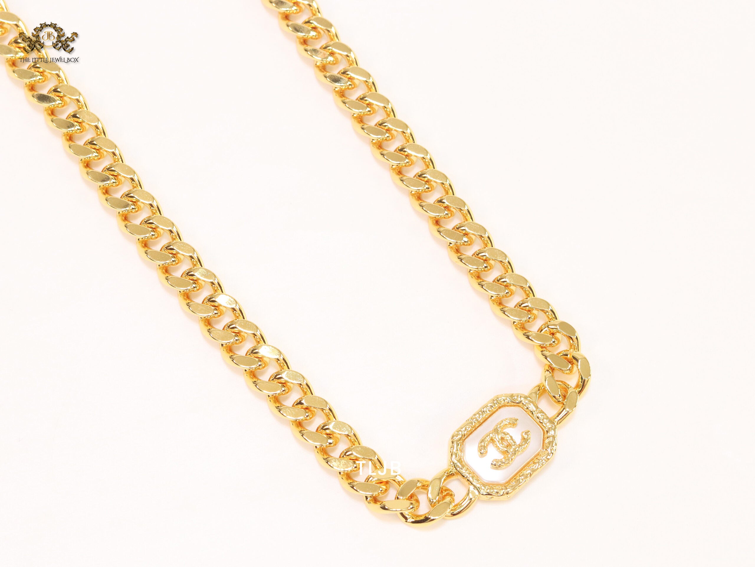 Double C chunky link chain necklace